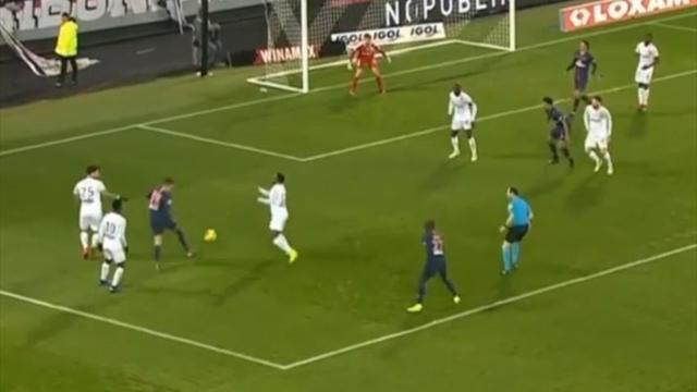 Draxler: Toller Doppelpass mit dem Gegner Draxler: Toller Doppelpass mit dem Gegner