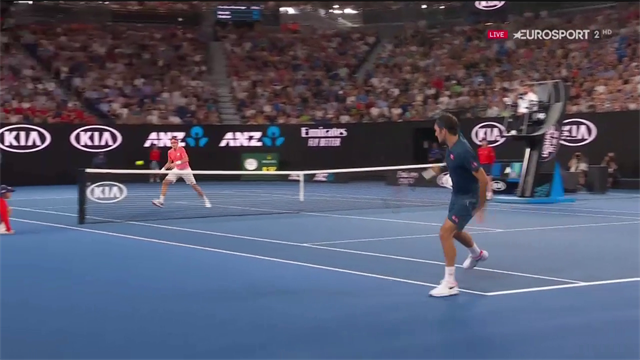 Federer fa già il Federer: splendido passante di rovescio contro Istomin Federer fa già il Federer: splendido passante di rovescio contro Istomin