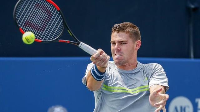 Opelka se lleva el duelo de gigantes ante Isner