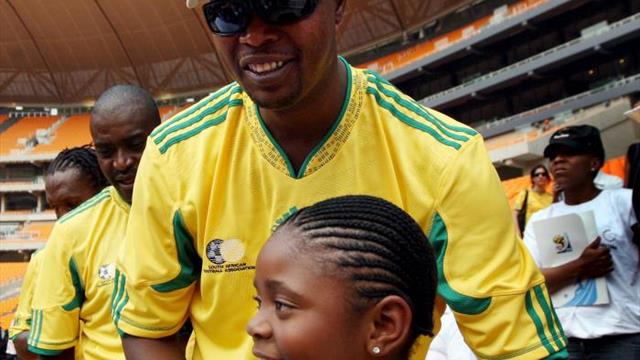 Muere de cáncer Phil Masinga, futbolista de la generación de oro sudafricana