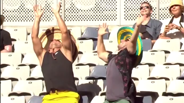 Весельчаки в сомбреро внесли колорит ЧМ-2018 на Australian Open Весельчаки в сомбреро внесли колорит ЧМ-2018 на Australian Open
