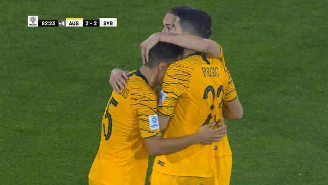 Groupe B - Le but de la victoire de Rogic à la dernière seconde Groupe B - Le but de la victoire de Rogic à la dernière seconde