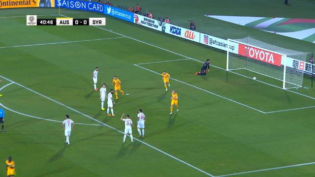 Groupe B - L'ouverture du score splendide de l'Australien Mabil contre la Syrie Groupe B - L'ouverture du score splendide de l'Australien Mabil contre la Syrie