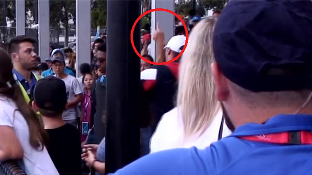 Eklat bei Australian Open: Spielerin zeigt Fans den Stinkefinger Eklat bei Australian Open: Spielerin zeigt Fans den Stinkefinger