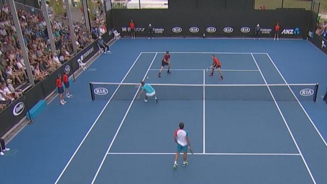 Jamie Murray, riflessi e fortuna: la palla supera la rete e poi cade sul campo dello scozzese Jamie Murray, riflessi e fortuna: la palla supera la rete e poi cade sul campo dello scozzese