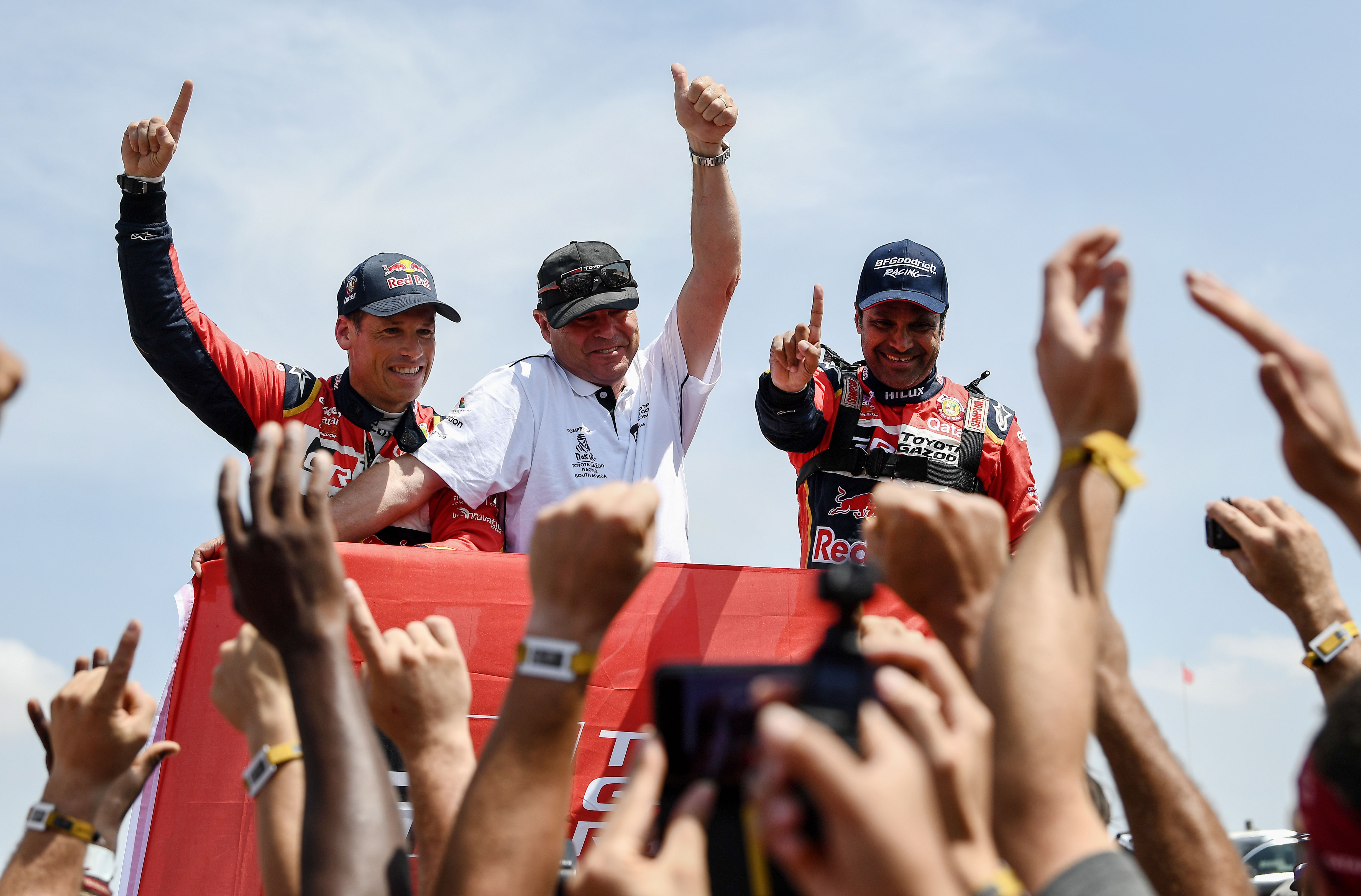 Nasser Al-Attiyah (r.) hat die Rallye Dakar gewonnen