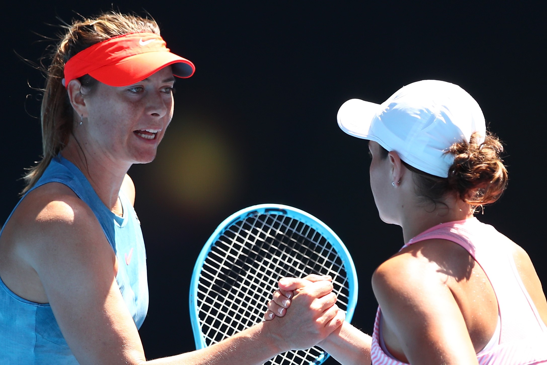 Maria Sharapova et Ashleigh Barty après leur huitième de finale joué à l'Open d'Australie