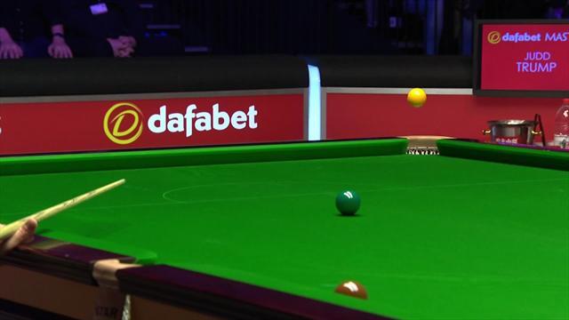 Imbucare è troppo facile: Ronnie O'Sullivan fa "canestro" con la gialla! Imbucare è troppo facile: Ronnie O'Sullivan fa "canestro" con la gialla!