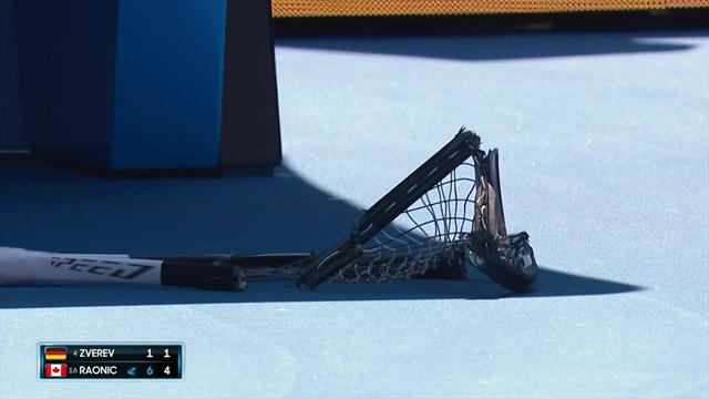 Zverev, che frustrazione! Il tedesco distrugge la racchetta rabbiosamente Zverev, che frustrazione! Il tedesco distrugge la racchetta rabbiosamente