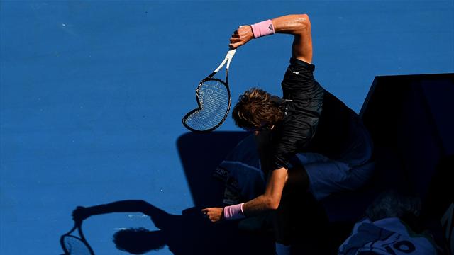 L'un des craquages de l'année : Zverev a démoli sa raquette... huit fois ! L'un des craquages de l'année : Zverev a démoli sa raquette... huit fois !