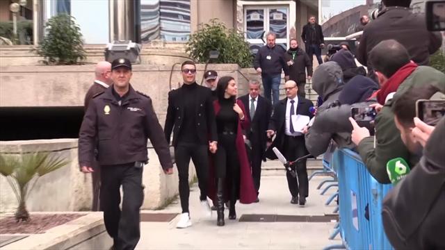 Роналду приехал с Джорджиной на суд и договорился о штрафе в 18,8 млн евро
