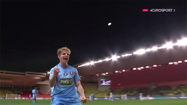 Hein donne l'avantage au FC Metz sur une merveille de frappe enroulée Hein donne l'avantage au FC Metz sur une merveille de frappe enroulée
