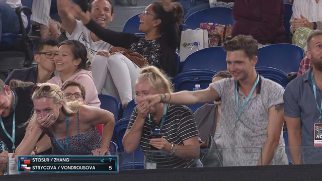 Open Australia 2019: Cuando vayas al tenis y te pongas a bailar... ¡Cuidado con el móvil! Open Australia 2019: Cuando vayas al tenis y te pongas a bailar... ¡Cuidado con el móvil!