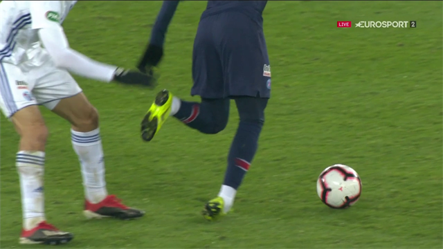 PSG - Strasbourg : le jour où Neymar s'est blessé au pied droit PSG - Strasbourg : le jour où Neymar s'est blessé au pied droit