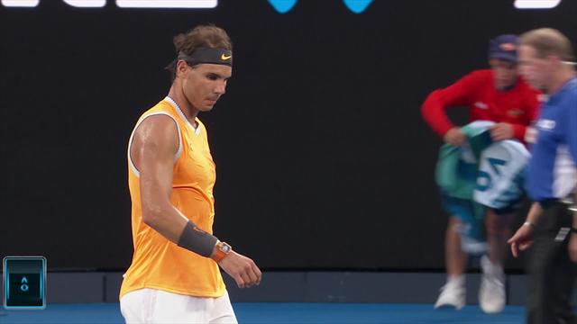 Nadal e il suo dritto straordinario: punto stupendo oltre la rete, Tsitsipas immobile Nadal e il suo dritto straordinario: punto stupendo oltre la rete, Tsitsipas immobile