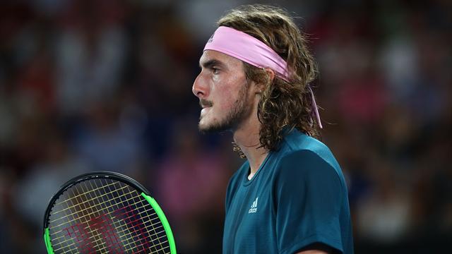Tsitsipas se qualifie pour les demies sans forcer