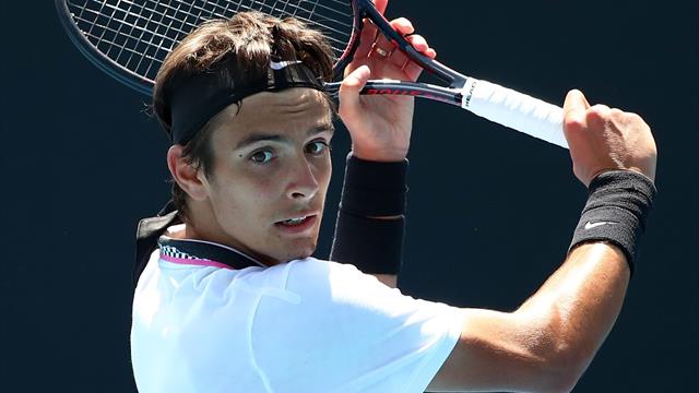 Il match-point di Lorenzo Musetti: trionfa a Melbourne e crolla a terra in lacrime Il match-point di Lorenzo Musetti: trionfa a Melbourne e crolla a terra in lacrime