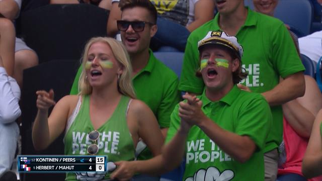 Fans sing: 'That's the way I like it' during doubles final Fans sing: 'That's the way I like it' during doubles final