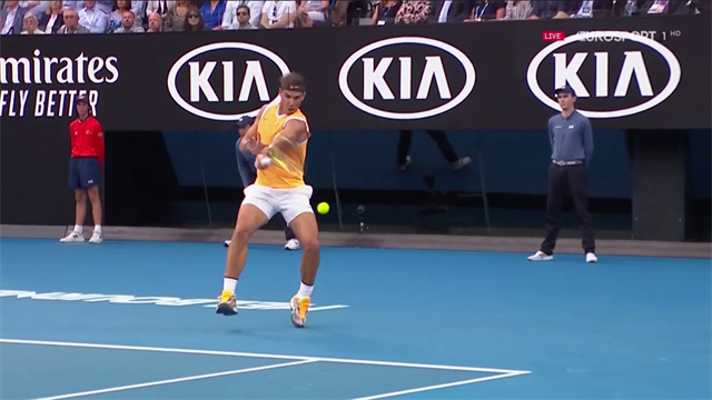 Buco su un facile dritto: l'immagine di Rafa Nadal nel primo set perso contro Djokovic Buco su un facile dritto: l'immagine di Rafa Nadal nel primo set perso contro Djokovic