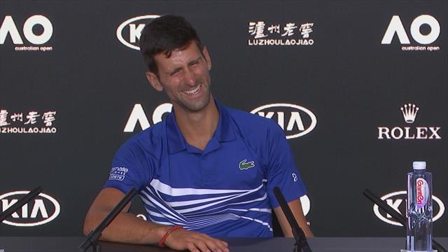 Djokovic scherza sull'inglese con accento italiano: show in conferenza stampa! Djokovic scherza sull'inglese con accento italiano: show in conferenza stampa!
