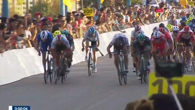 Fernando Gaviria wins Stage 1 after 'messy' sprint Fernando Gaviria wins Stage 1 after 'messy' sprint