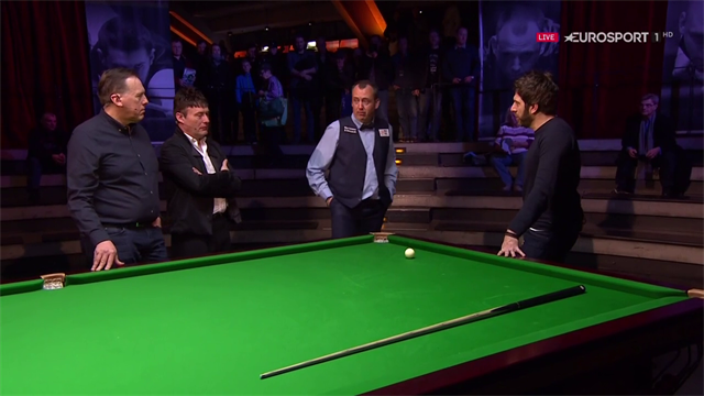 'I can just see the angles better!' - Mark Williams explains his famous one-handed shot 'I can just see the angles better!' - Mark Williams explains his famous one-handed shot