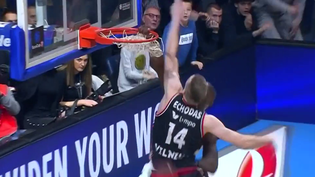 Eurocup, Dunk of the Night: Bandja Sy, Partizan NIS Belgrado Eurocup, Dunk of the Night: Bandja Sy, Partizan NIS Belgrado
