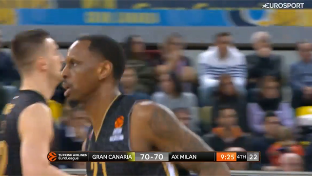 Nunnally si presenta alla grande ai tifosi dell'Olimpia Milano Nunnally si presenta alla grande ai tifosi dell'Olimpia Milano