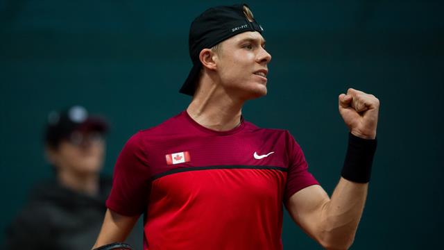 Solide, Shapovalov prend le quart