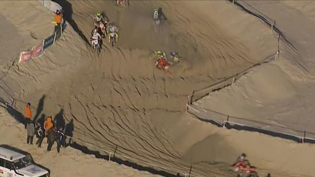 Van Horebeek che botta! Per il controllo della sua moto e centra un avversario Van Horebeek che botta! Per il controllo della sua moto e centra un avversario
