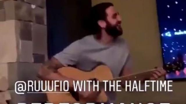 Ricky Rubio se animó con su propio show al descanso de la Super Bowl Ricky Rubio se animó con su propio show al descanso de la Super Bowl