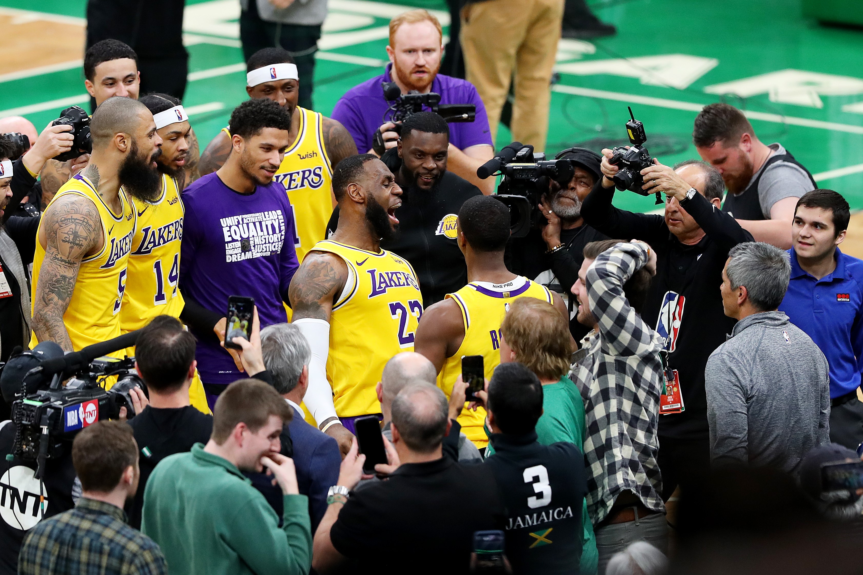 LeBron James et Rajon Rondo lors de Boston - Los Angeles Lakers en NBA le 7 février 2019