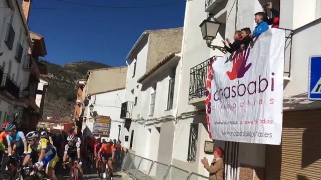 El niño que se volvió completamente loco animando a Alejandro Valverde El niño que se volvió completamente loco animando a Alejandro Valverde