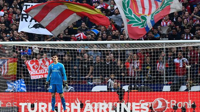 Plüsch-Ratten-Attacke auf Reals Keeper Courtois