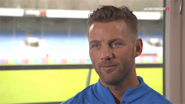 Seks skarpe spørgsmål til Kirkevold: Bliver Hobro i Superligaen? Seks skarpe spørgsmål til Kirkevold: Bliver Hobro i Superligaen?