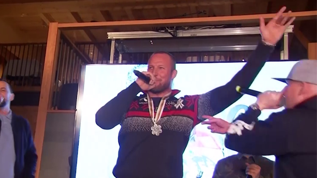 Quand Svindal rappe pour célèbrer sa dernière médaille Quand Svindal rappe pour célèbrer sa dernière médaille