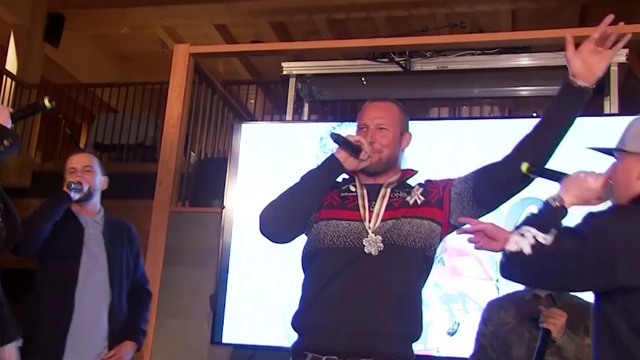 Svindal auch als Rapper Spitzenklasse: Cooler WM-Auftritt bei Medaillen-Party Svindal auch als Rapper Spitzenklasse: Cooler WM-Auftritt bei Medaillen-Party