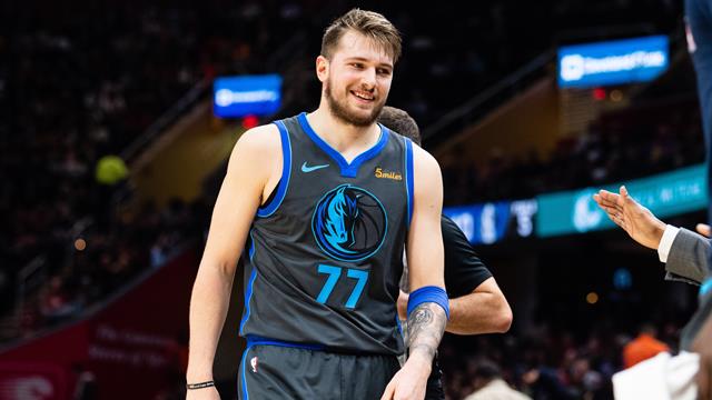 La giocata della notte: Luka Doncic completa la rimonta di Dallas con un and-one