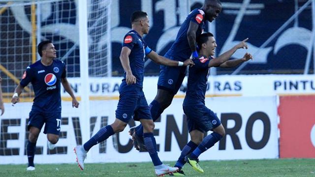 Motagua sigue líder del Clausura pese a "perdonarle la vida" al Olimpia