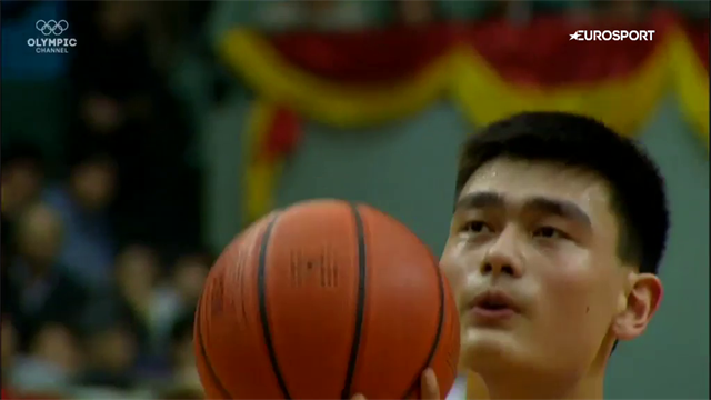 Saranno Famosi, Yao Ming a 18 anni: "Ho scelto io di giocare a basket, nessuno mi ha forzato" Saranno Famosi, Yao Ming a 18 anni: "Ho scelto io di giocare a basket, nessuno mi ha forzato"