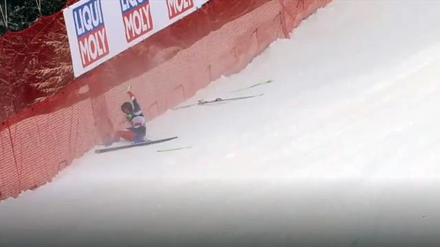 Ski weg in der Abfahrt: Harter Crash geht erstaunlich glimpflich aus Ski weg in der Abfahrt: Harter Crash geht erstaunlich glimpflich aus