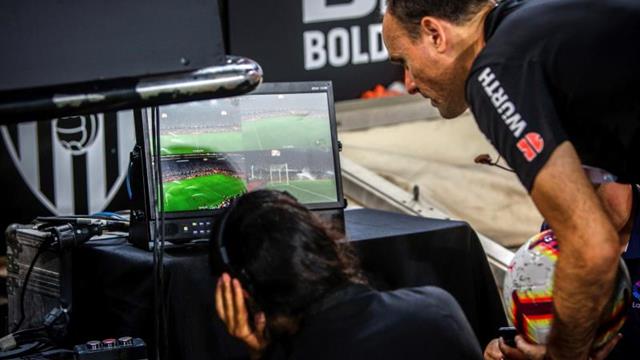 Mateu Lahoz, primer colegiado español en Champions con VAR