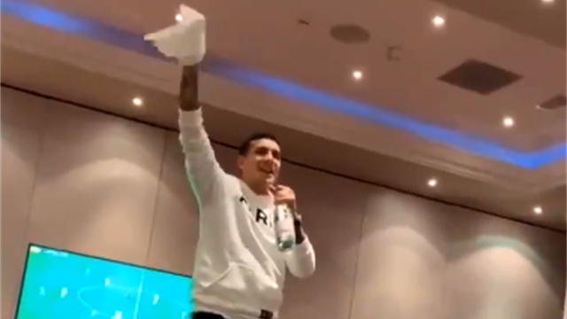 Паредес встал на стульчик и спел перед партнерами на обряде посвящения в «ПСЖ»