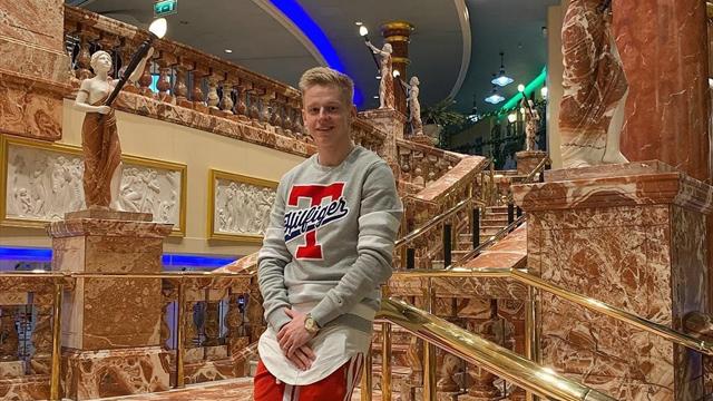 «Я так одевался 7 лет назад». Де Брёйне раскритиковал прикид Зинченко