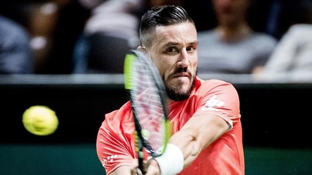 Après une grosse bataille, Dzumhur a eu raison de Tsitsipas Après une grosse bataille, Dzumhur a eu raison de Tsitsipas