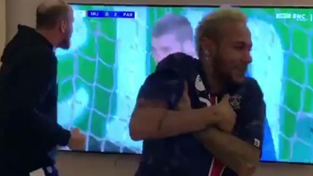 Neymar se volvió loco celebrando los goles del PSG a pesar de su lesión