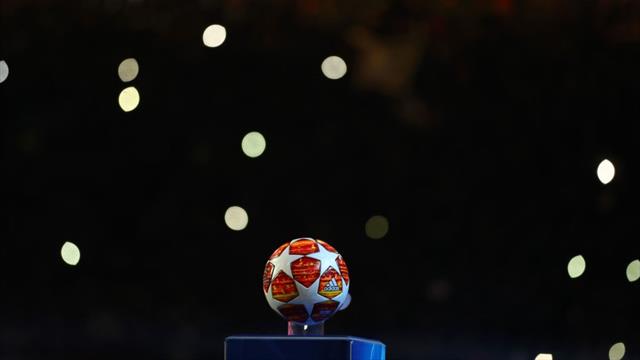 El impresionante minuto de silencio sepulcral en el Johan Cruyff Arena en memoria de Emiliano Sala