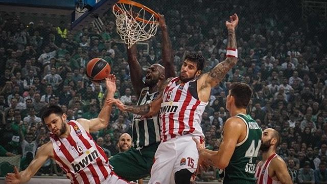 Arbitraggio a favore del Panathinaikos, l'Olympiacos abbandona il campo all'intervallo del derby