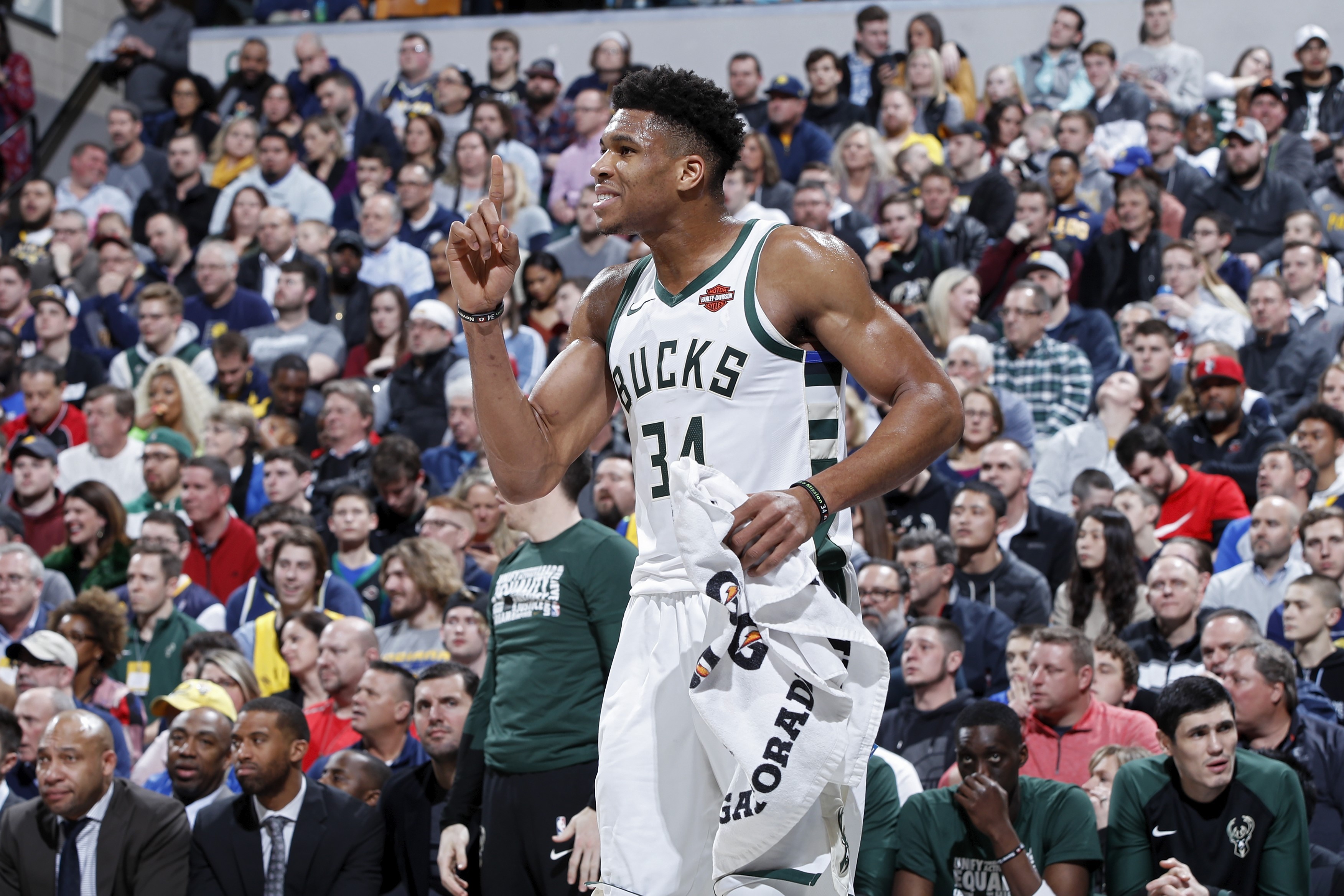 Giannis Antetokounmpo lors de Indiana - Milwaukee en NBA le 13 février 2019