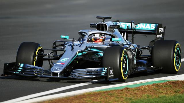 Hamilton en piste avec sa nouvelle Mercedes W10 Hamilton en piste avec sa nouvelle Mercedes W10
